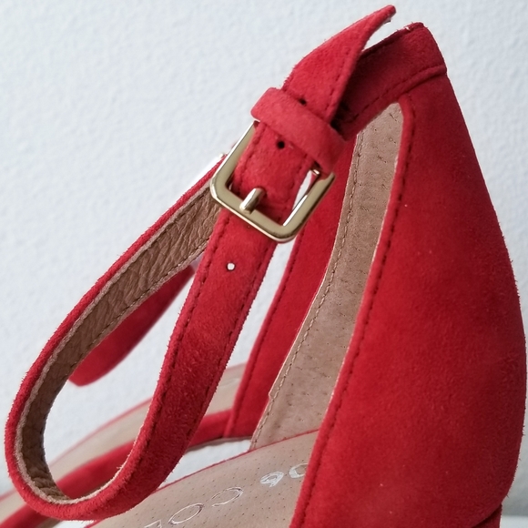 Red suede block heel dress sandal with gol… - Picture 5 of 5